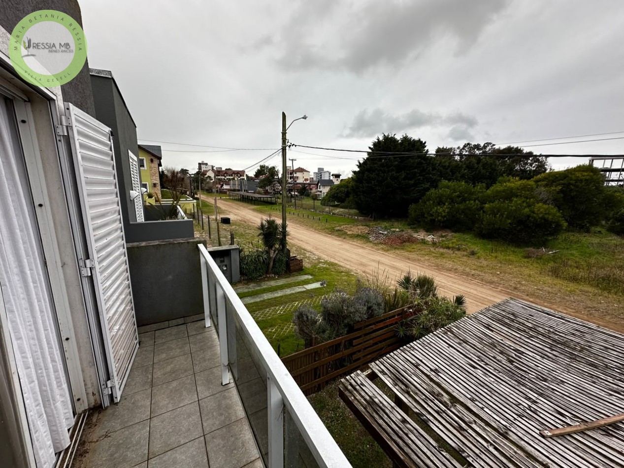 DUPLEX EN VENTA EN VILLA GESELL | 2 DORMITORIOS | PATIO, PARRILLA Y COCHERA | GRAN POTENCIAL DE INVERSION