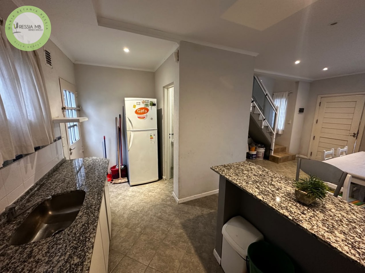 DUPLEX EN VENTA EN VILLA GESELL | 2 DORMITORIOS | PATIO, PARRILLA Y COCHERA | GRAN POTENCIAL DE INVERSION