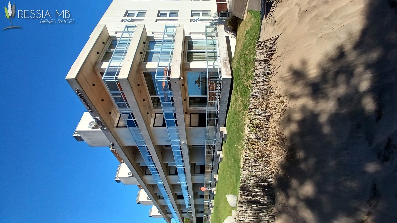Dpto en Venta - 2 - 1° piso frente al mar - COMPLEJO FLOW - Las Gaviotas