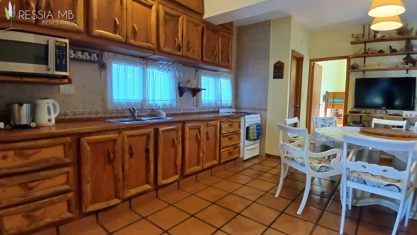 CASA EN VENTA EN TERRENO MULTIFAMILIAR- HOTELERO - Paseo 118 e/1 y 2 - Villa Gesell