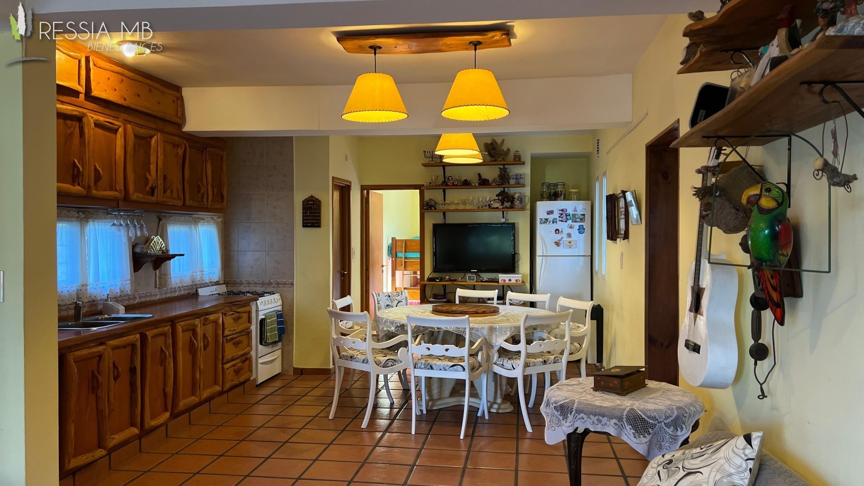 CASA EN VENTA EN TERRENO MULTIFAMILIAR- HOTELERO - Paseo 118 e/1 y 2 - Villa Gesell