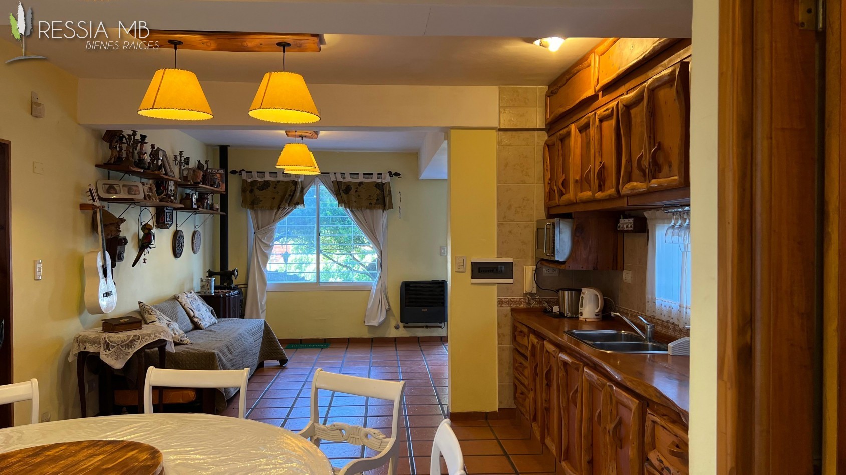 CASA EN VENTA EN TERRENO MULTIFAMILIAR- HOTELERO - Paseo 118 e/1 y 2 - Villa Gesell