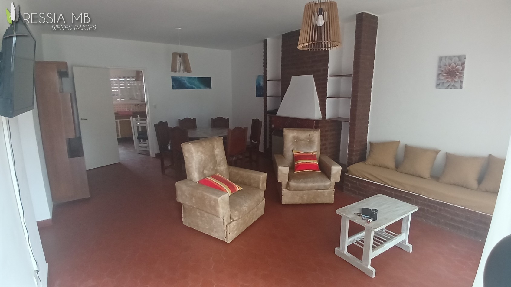 Venta de casa 5 amb. + monoambiente - Av. 7 e/104 y 105 - Villa Gesell