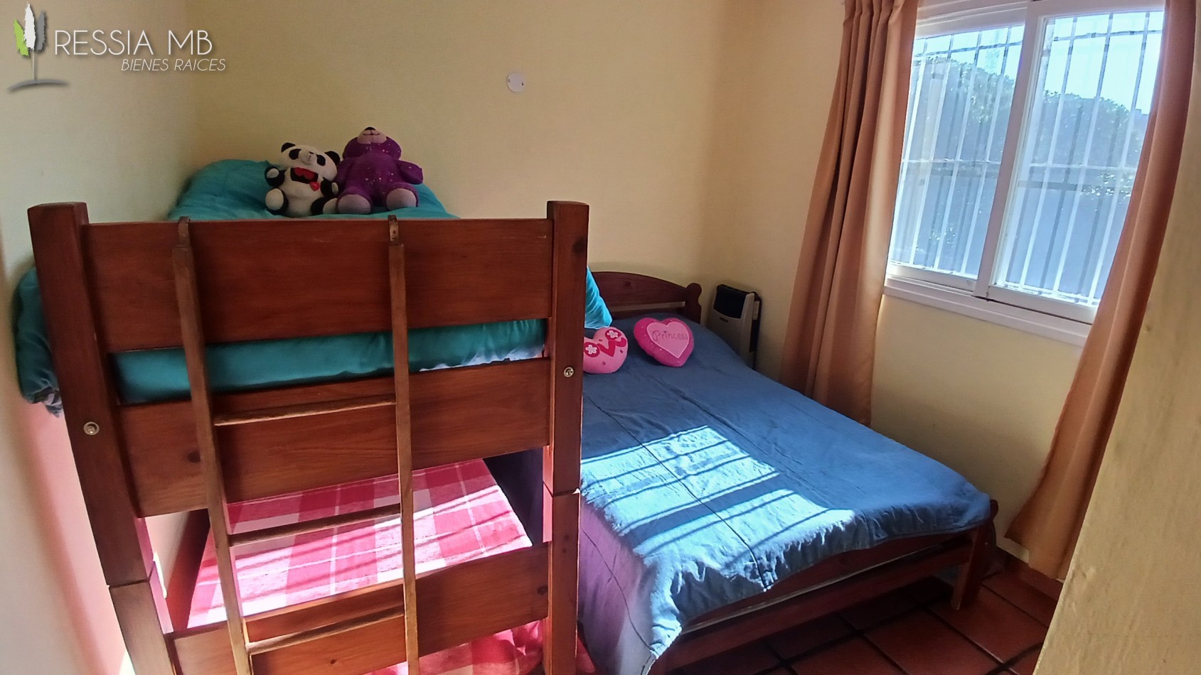 CASA EN VENTA EN TERRENO MULTIFAMILIAR- HOTELERO - Paseo 118 e/1 y 2 - Villa Gesell