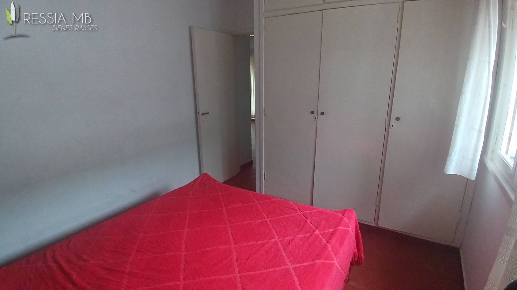 Venta de casa 5 amb. + monoambiente - Av. 7 e/104 y 105 - Villa Gesell