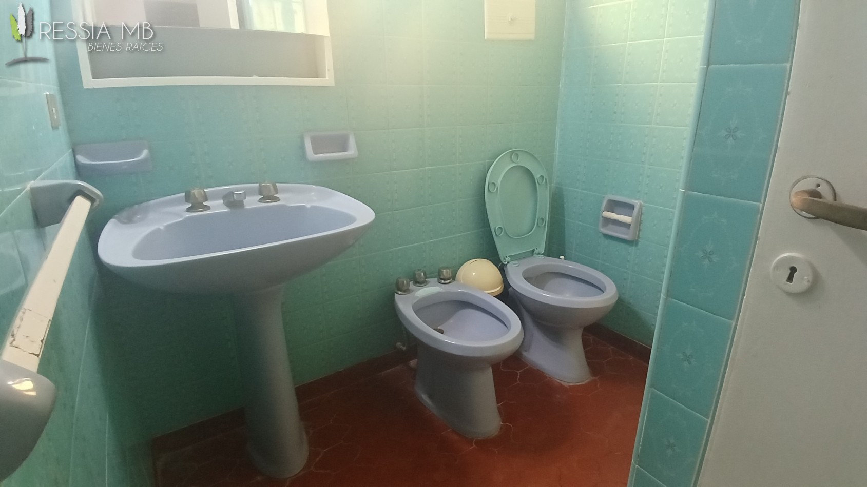 Venta de casa 5 amb. + monoambiente - Av. 7 e/104 y 105 - Villa Gesell