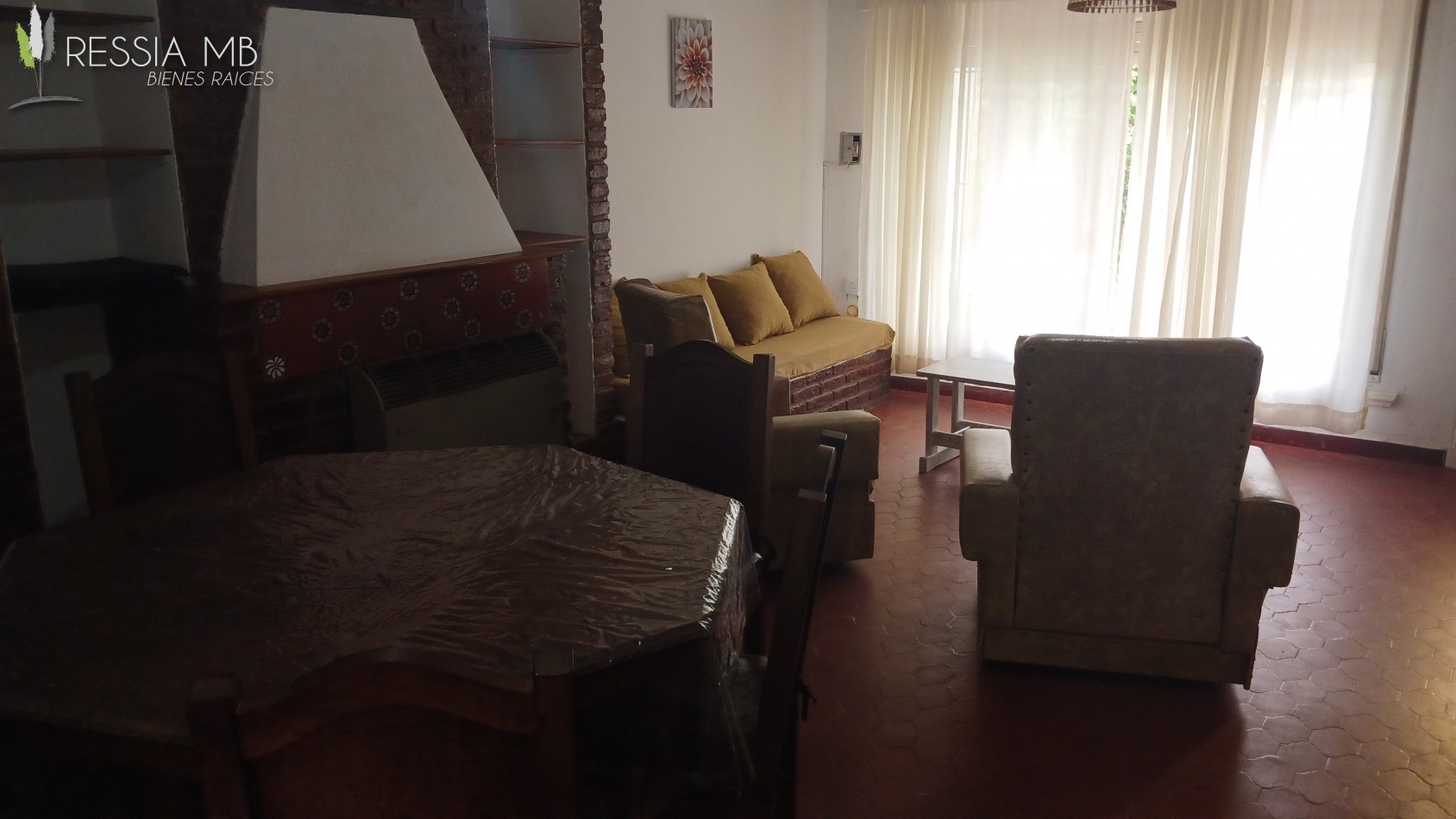 Venta de casa 5 amb. + monoambiente - Av. 7 e/104 y 105 - Villa Gesell