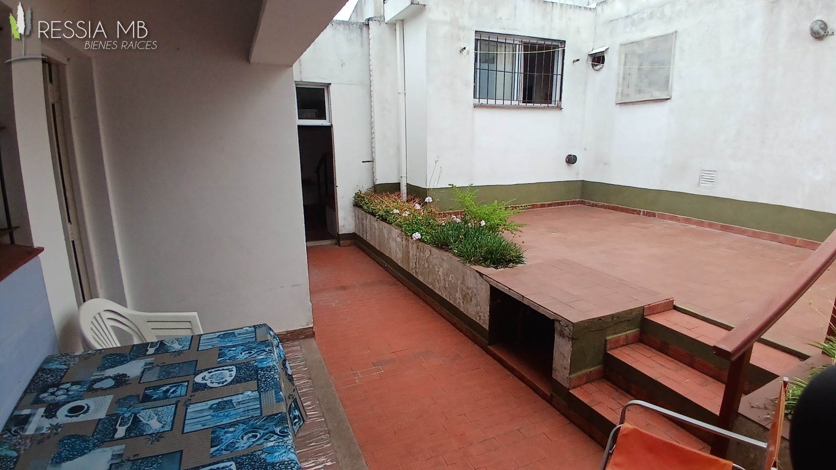 Venta de casa 5 amb. + monoambiente - Av. 7 e/104 y 105 - Villa Gesell