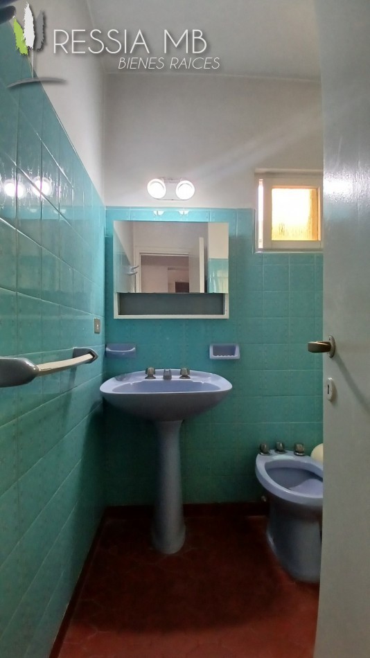 Venta de casa 5 amb. + monoambiente - Av. 7 e/104 y 105 - Villa Gesell