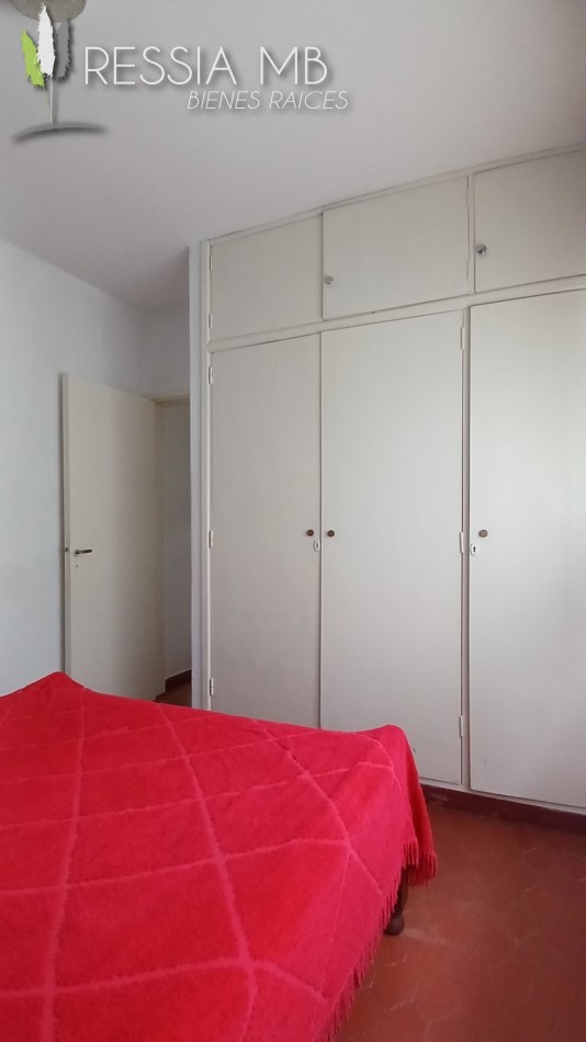 Venta de casa 5 amb. + monoambiente - Av. 7 e/104 y 105 - Villa Gesell
