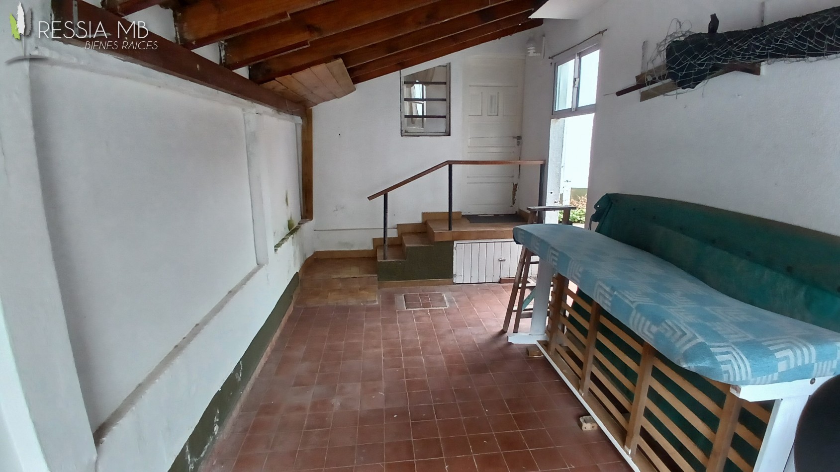 Venta de casa 5 amb. + monoambiente - Av. 7 e/104 y 105 - Villa Gesell