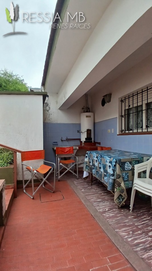 Venta de casa 5 amb. + monoambiente - Av. 7 e/104 y 105 - Villa Gesell