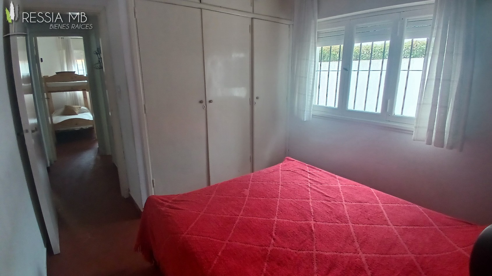 Venta de casa 5 amb. + monoambiente - Av. 7 e/104 y 105 - Villa Gesell
