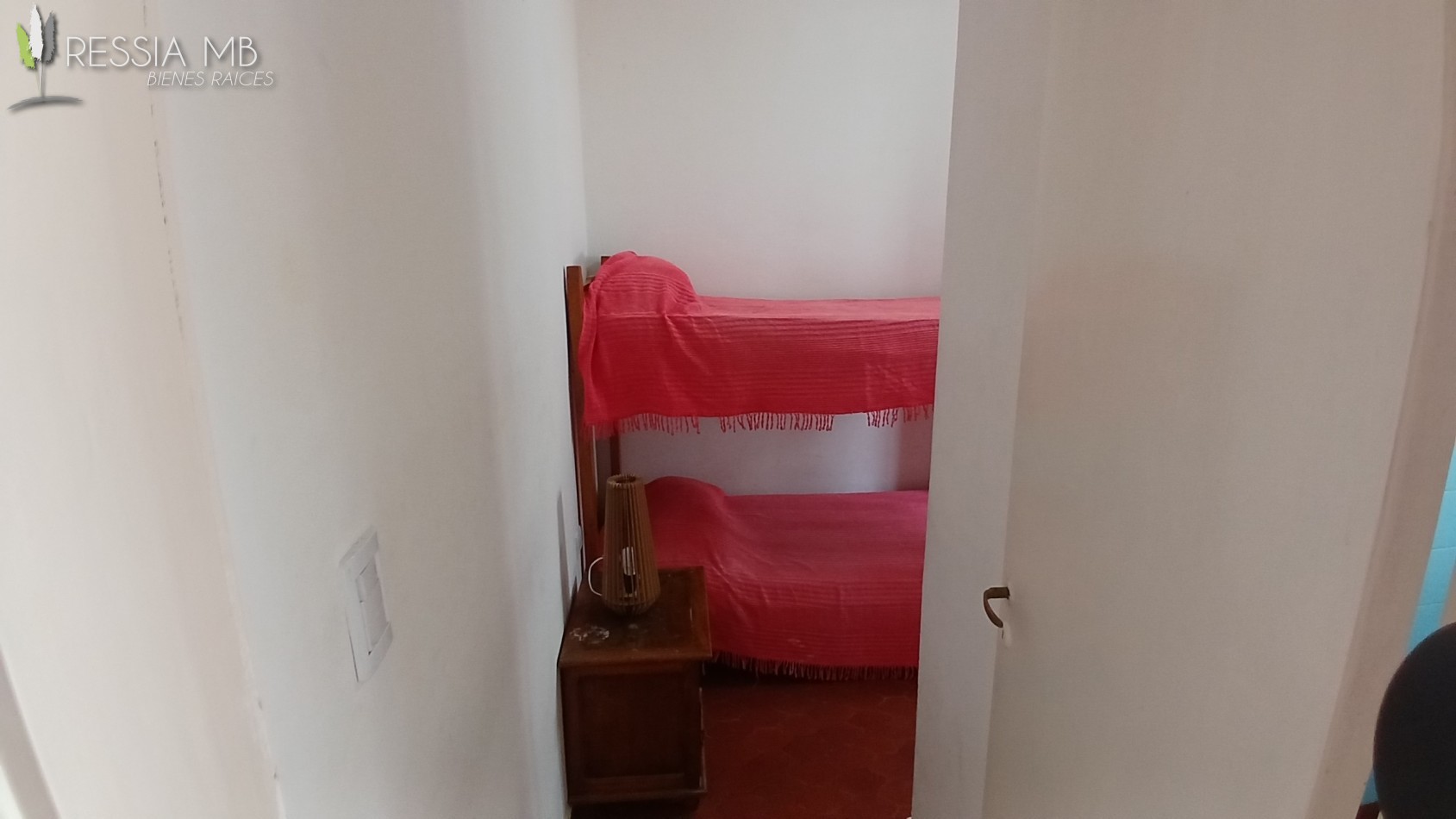 Venta de casa 5 amb. + monoambiente - Av. 7 e/104 y 105 - Villa Gesell