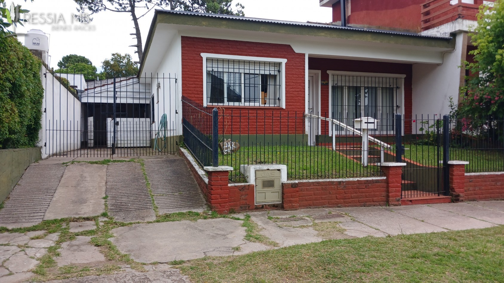 Venta de casa 5 amb. + monoambiente - Av. 7 e/104 y 105 - Villa Gesell