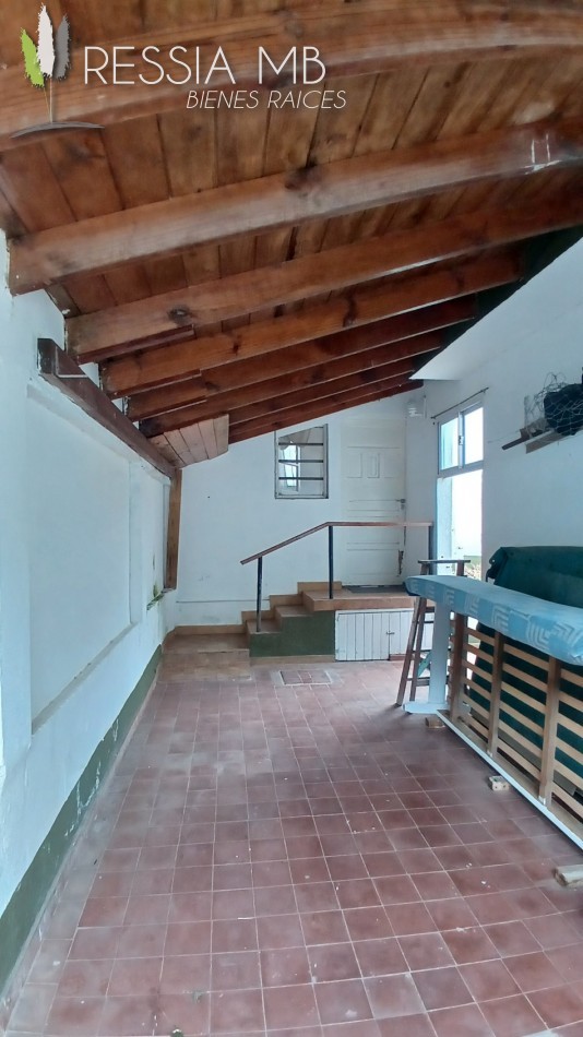 Venta de casa 5 amb. + monoambiente - Av. 7 e/104 y 105 - Villa Gesell