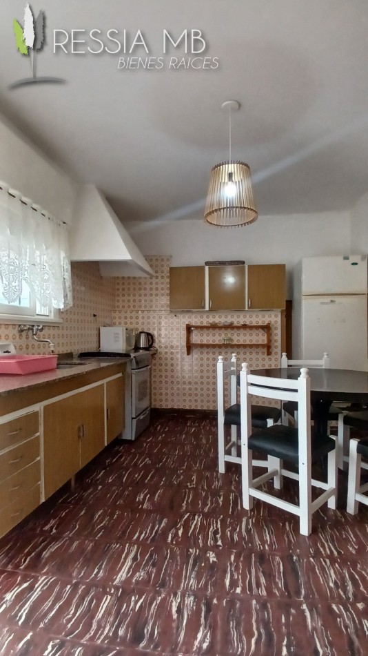 Venta de casa 5 amb. + monoambiente - Av. 7 e/104 y 105 - Villa Gesell