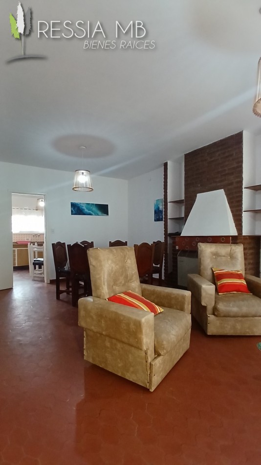 Venta de casa 5 amb. + monoambiente - Av. 7 e/104 y 105 - Villa Gesell