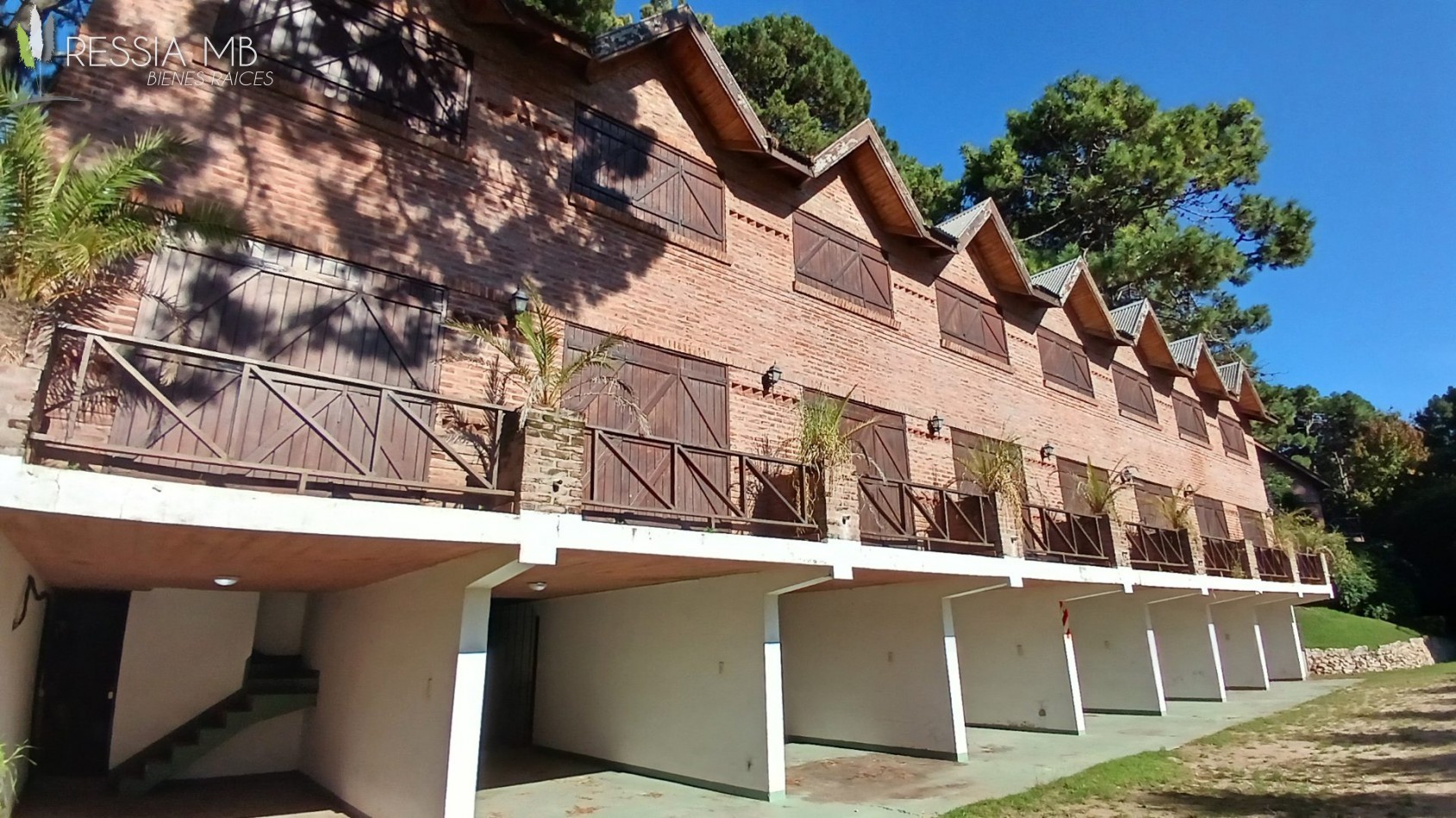 Complejo "Pinares del Mar" en venta - Calle 43 y Mar del Plata - en Mar Azul