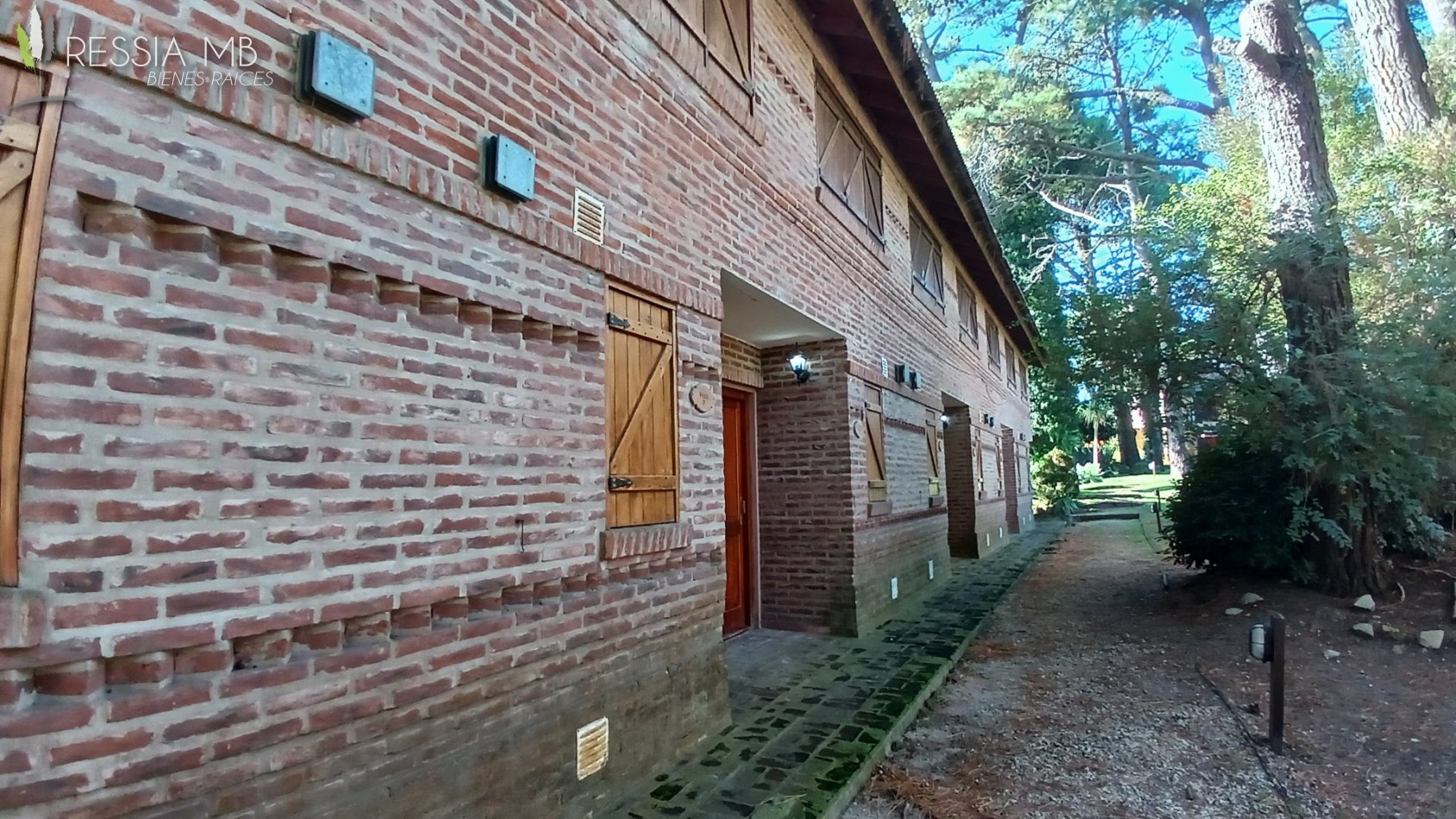 Complejo "Pinares del Mar" en venta - Calle 43 y Mar del Plata - en Mar Azul