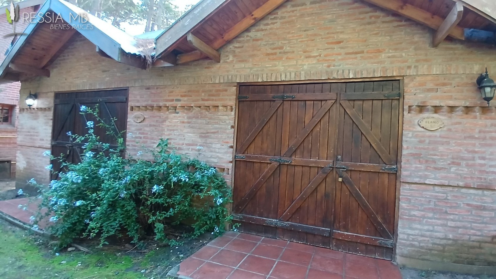 Complejo "Pinares del Mar" en venta - Calle 43 y Mar del Plata - en Mar Azul