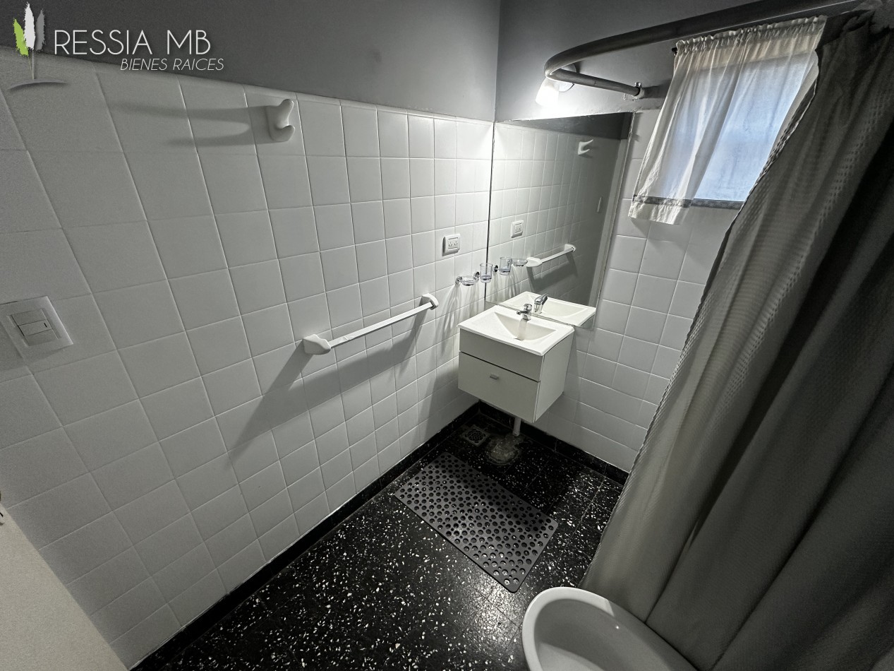 Duplex de 4 ambientes en venta con gas natural - Av. 7 e/104 y 105 - Villa Gesell