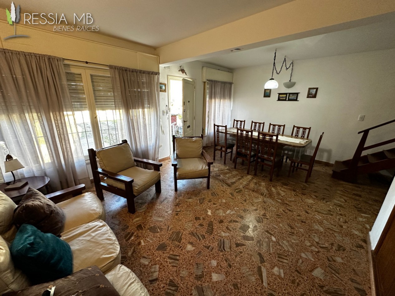 Duplex de 4 ambientes en venta con gas natural - Av. 7 e/104 y 105 - Villa Gesell