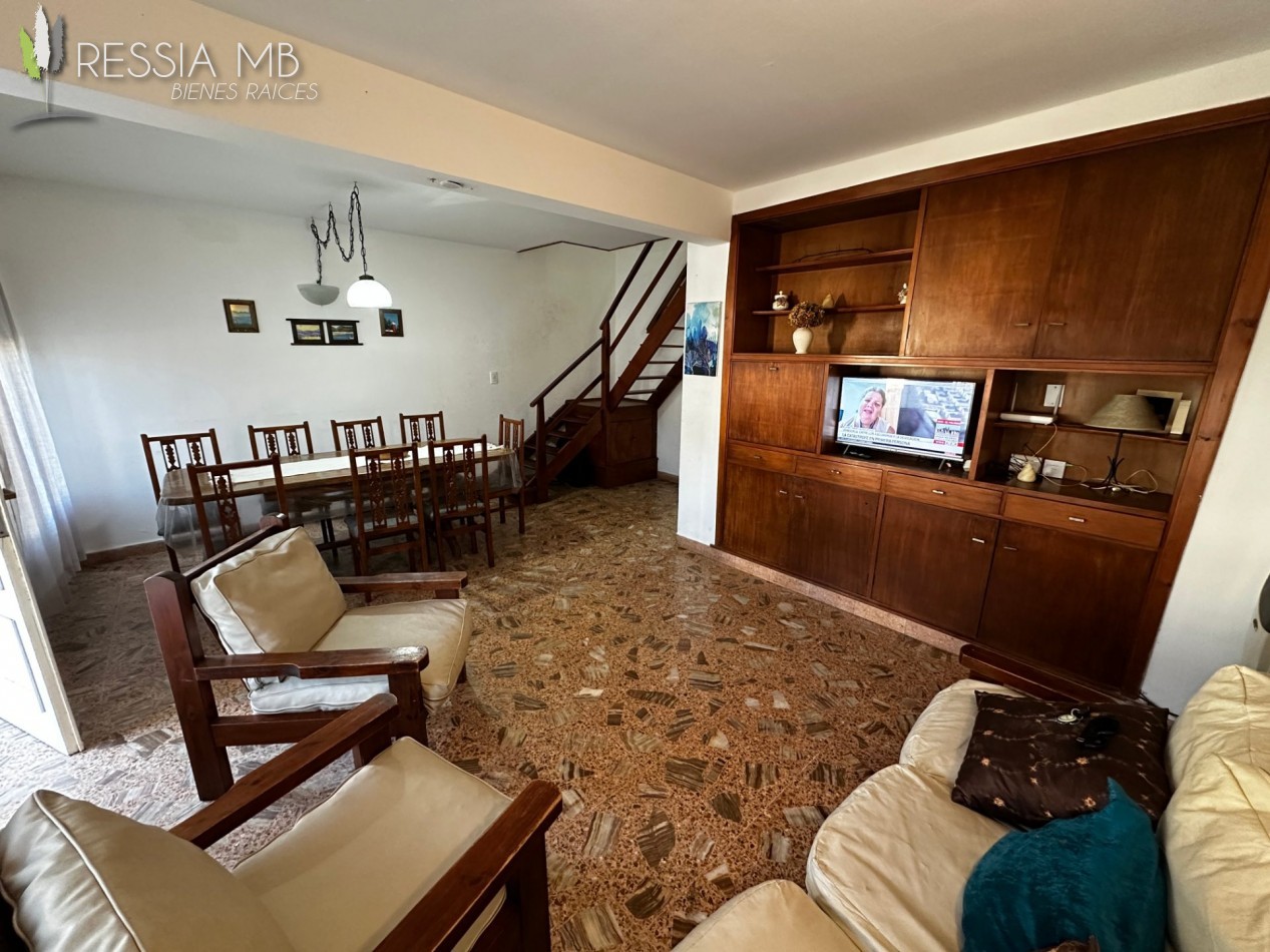Duplex de 4 ambientes en venta con gas natural - Av. 7 e/104 y 105 - Villa Gesell