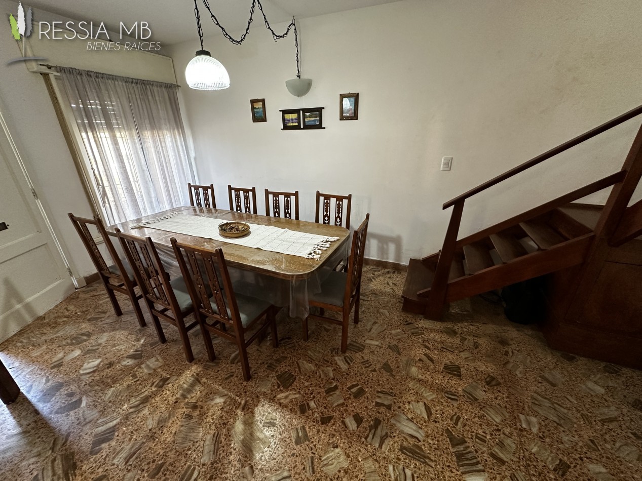 Duplex de 4 ambientes en venta con gas natural - Av. 7 e/104 y 105 - Villa Gesell
