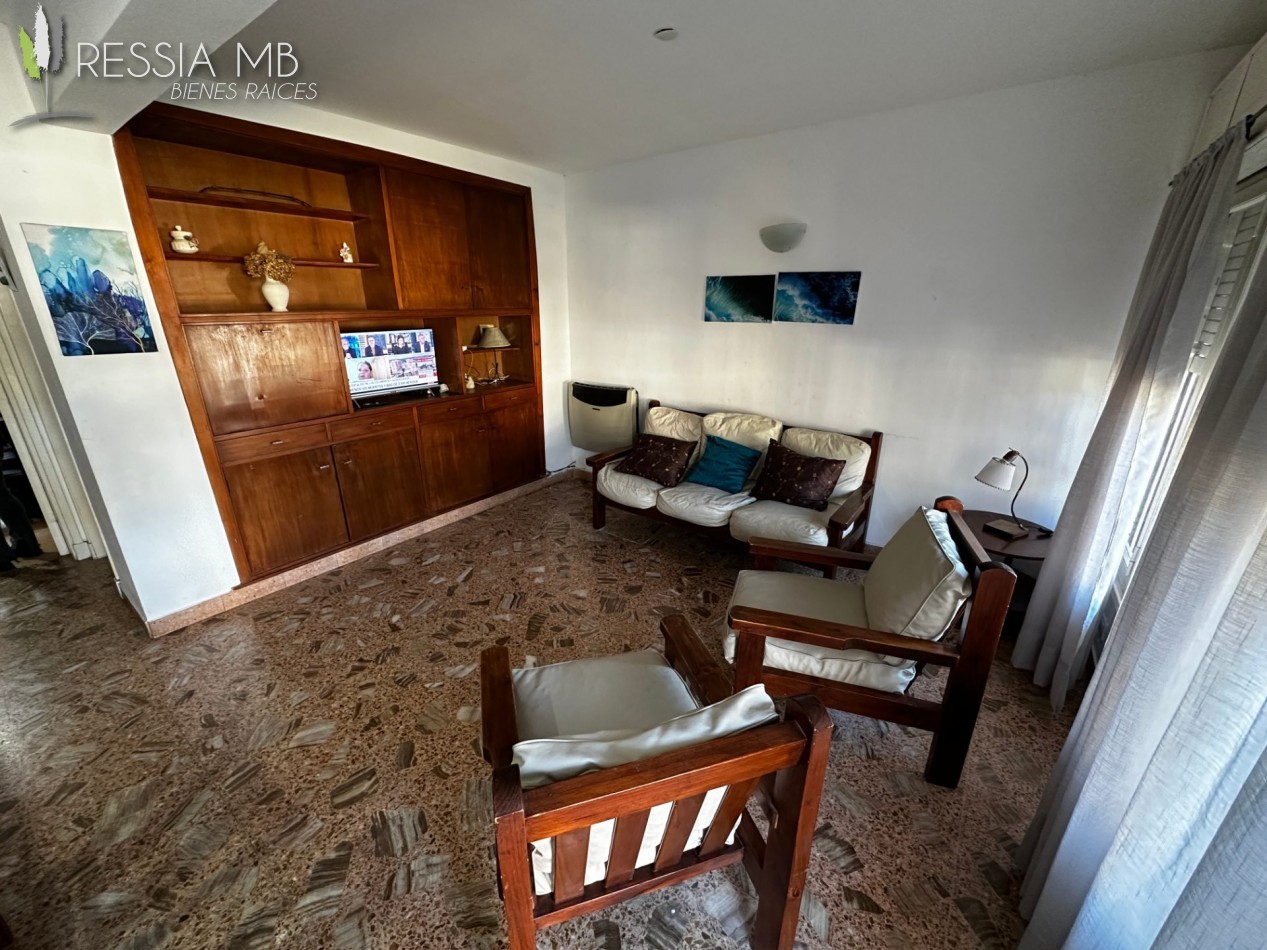 Duplex de 4 ambientes en venta con gas natural - Av. 7 e/104 y 105 - Villa Gesell
