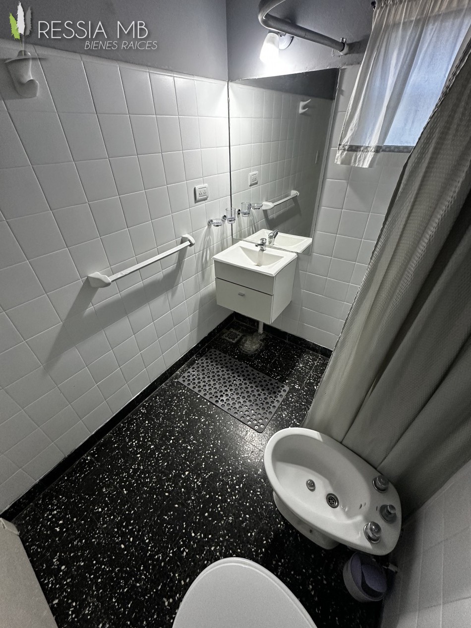 Duplex de 4 ambientes en venta con gas natural - Av. 7 e/104 y 105 - Villa Gesell