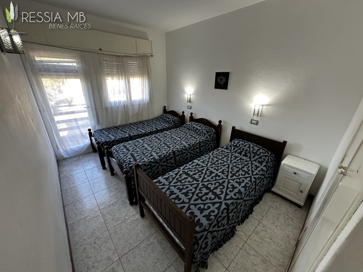Duplex de 4 ambientes en venta con gas natural - Av. 7 e/104 y 105 - Villa Gesell