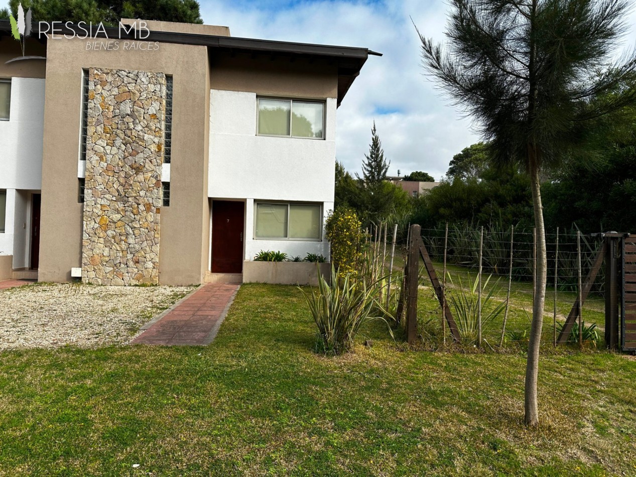 Duplex frontal - PB - "Condominio Las Gaviotas" - Calle 28 e/ Punta del Indio y Viña del Mar - Las Gaviotas