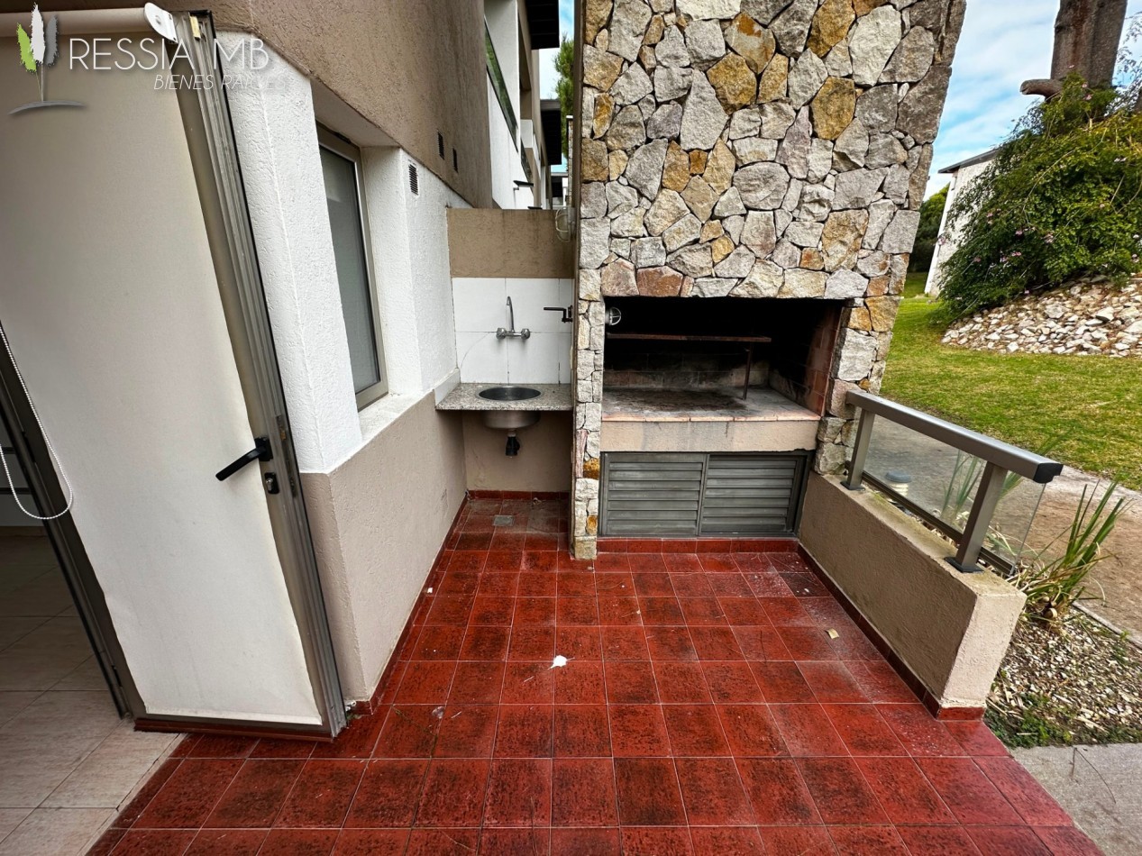 Duplex frontal - PB - "Condominio Las Gaviotas" - Calle 28 e/ Punta del Indio y Viña del Mar - Las Gaviotas