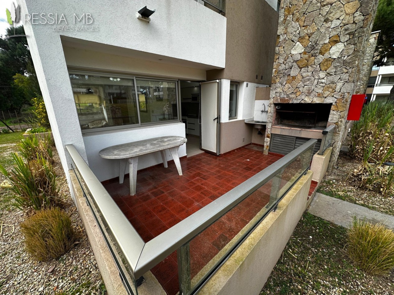 Duplex frontal - PB - "Condominio Las Gaviotas" - Calle 28 e/ Punta del Indio y Viña del Mar - Las Gaviotas