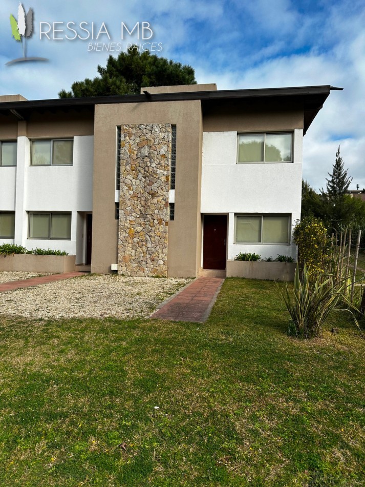 Duplex frontal - PB - "Condominio Las Gaviotas" - Calle 28 e/ Punta del Indio y Viña del Mar - Las Gaviotas