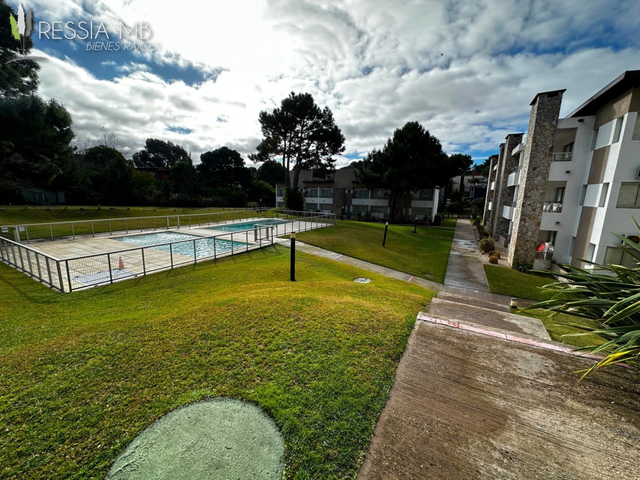 Duplex frontal - PB - "Condominio Las Gaviotas" - Calle 28 e/ Punta del Indio y Viña del Mar - Las Gaviotas