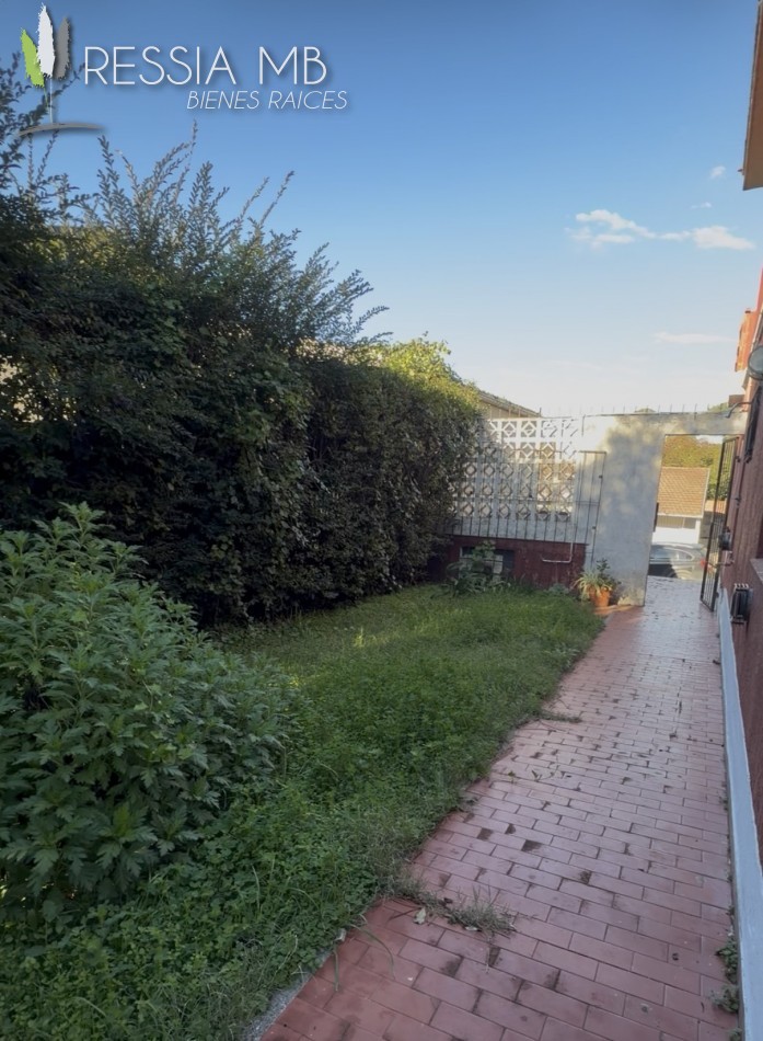 Duplex de 4 ambientes en venta con gas natural - Av. 7 e/104 y 105 - Villa Gesell