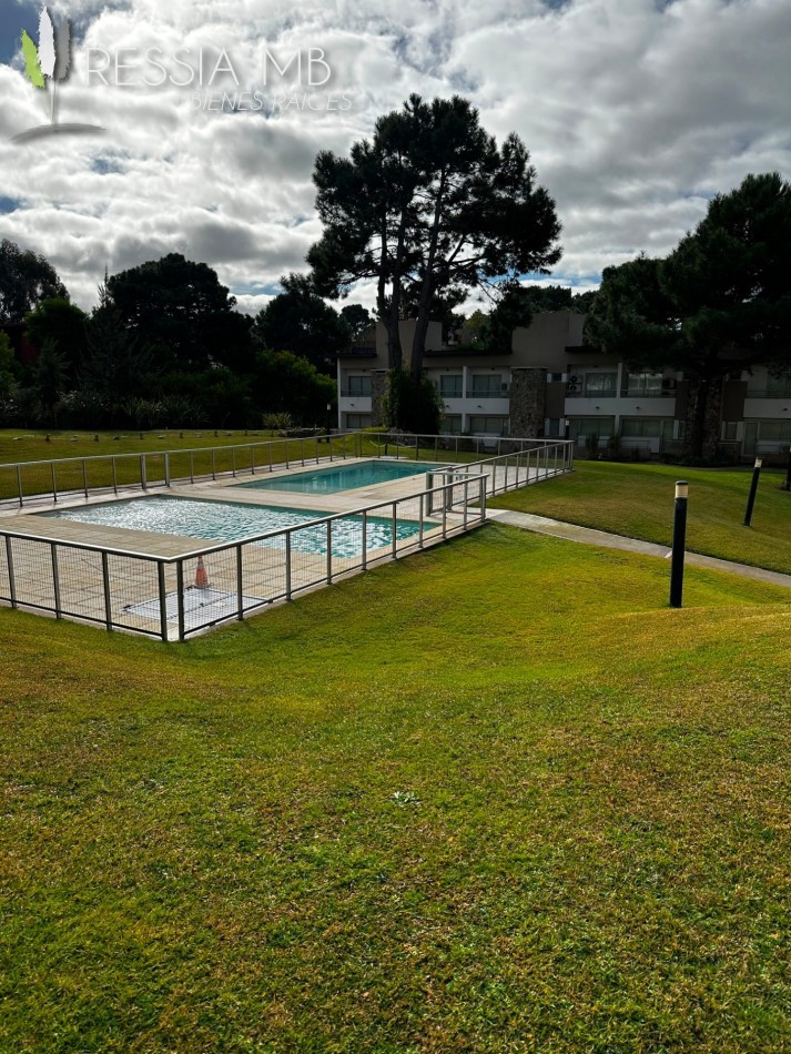 Duplex frontal - PB - "Condominio Las Gaviotas" - Calle 28 e/ Punta del Indio y Viña del Mar - Las Gaviotas