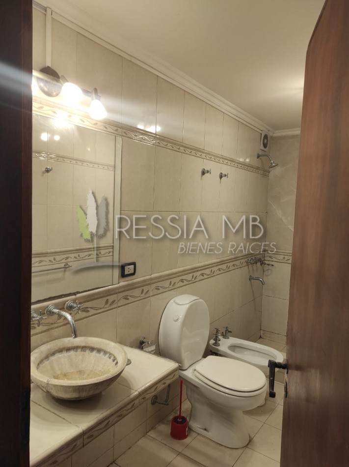Destacada casa en venta sobre 3 lotes -  Calle 35 entre Viña del Mar y Punta del Indio - Mar Azul
