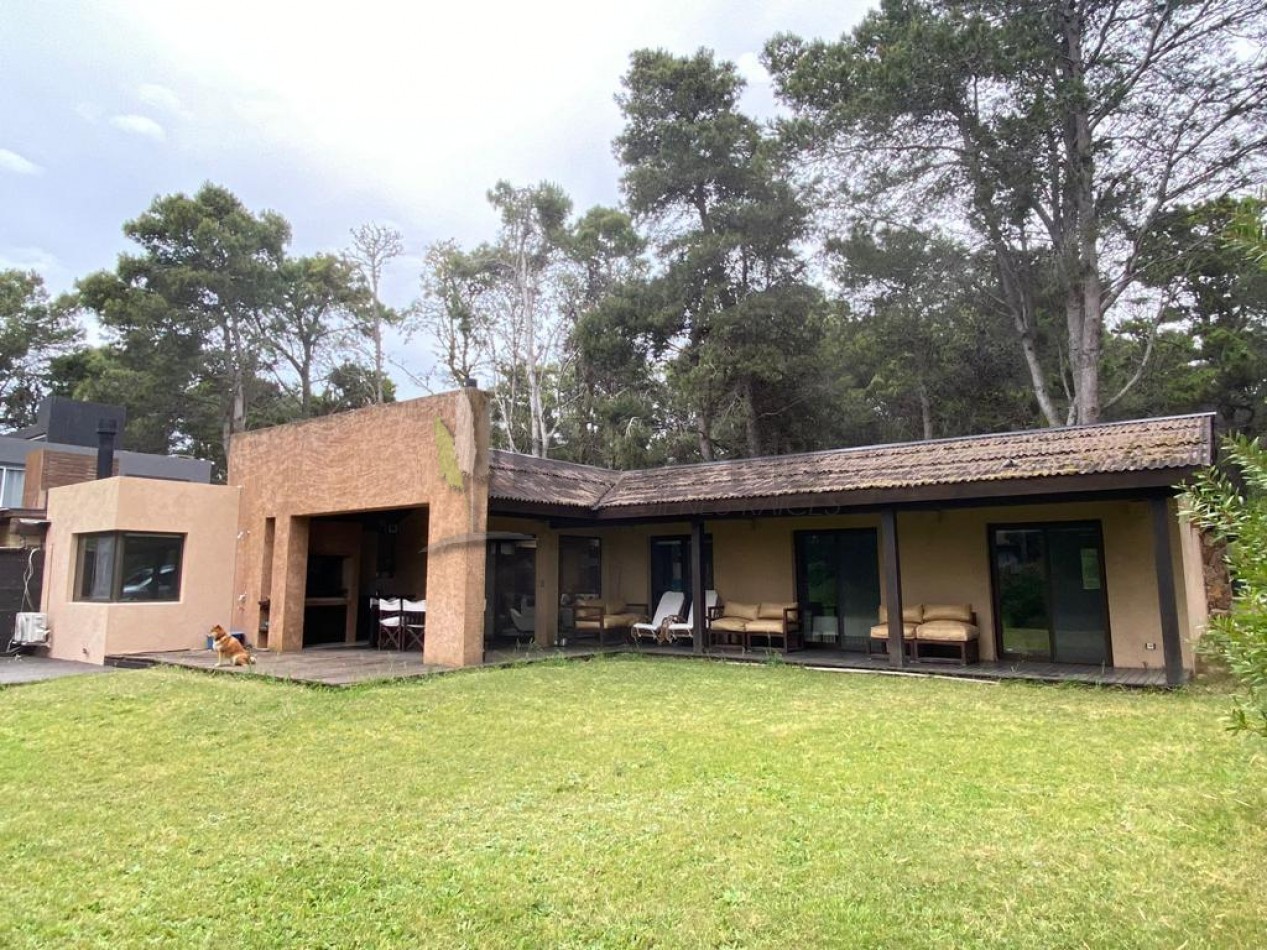 Casa con parque en Mar Azul - Opcion a 3 lotes (1.425 m²)