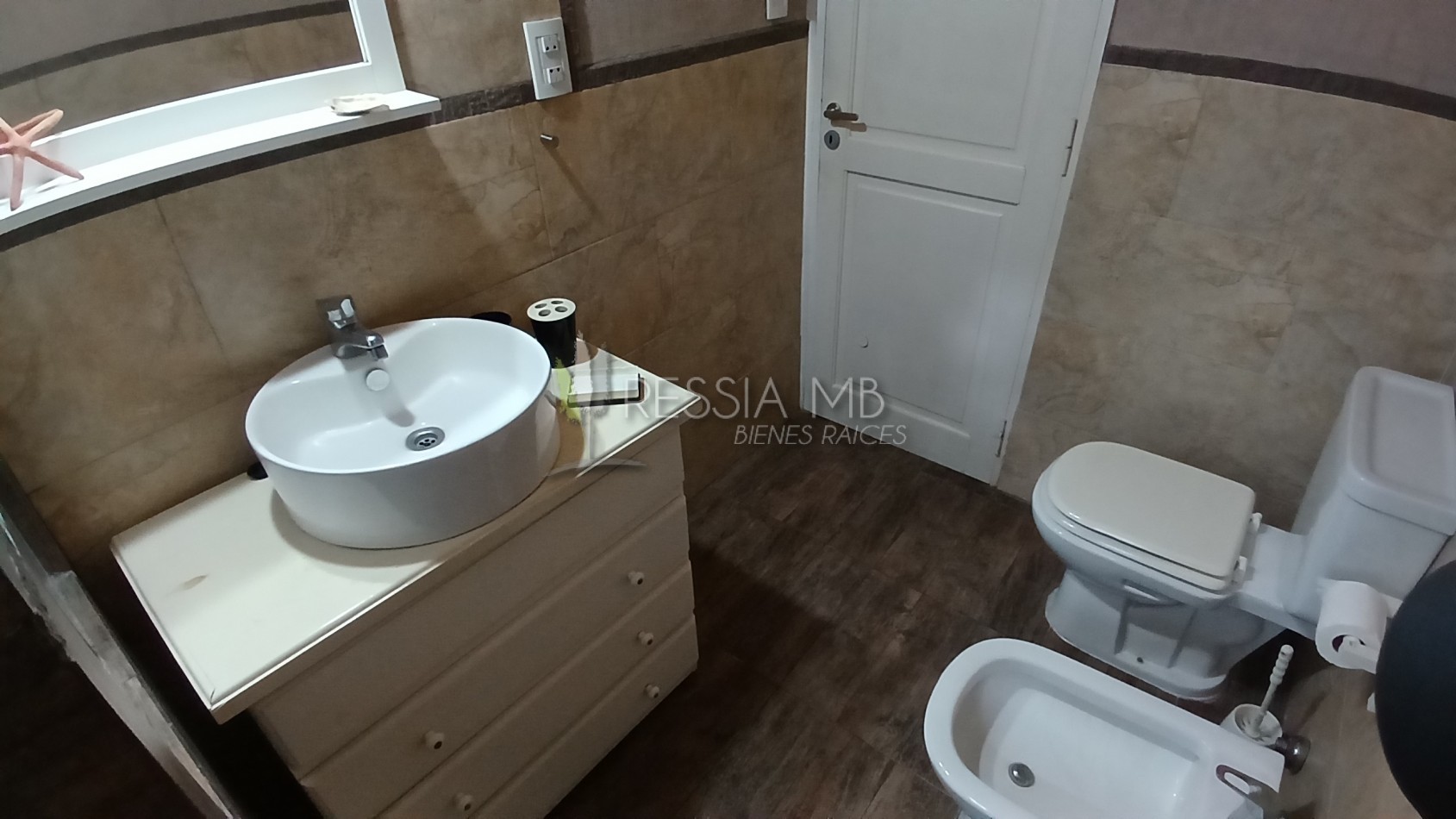 Casa en Venta  - 3 Dormitorios + gran parque arbolado - Ranqueles entre Mansilla y Av. del Plata, con salida tambien a Av. del Lucero - Mar de las Pampas