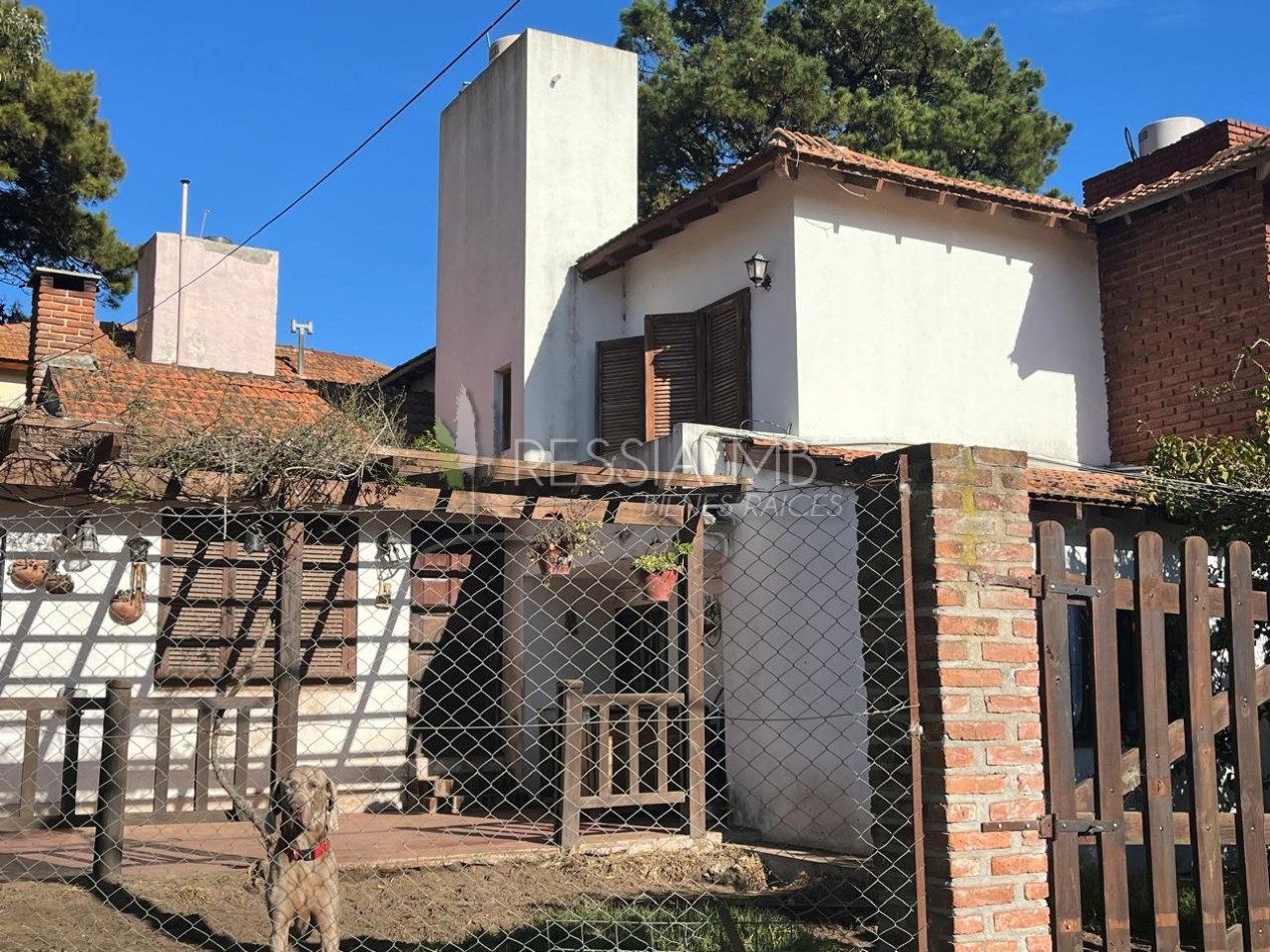 CASA EN VENTA DE 5 AMBIENTES EN ZONA CENTRO DE VILLA GESELL