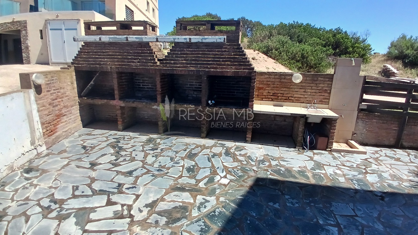 Venta de Dpto. con vista al mar al sur de Villa Gesell - Paseo 149 y playa