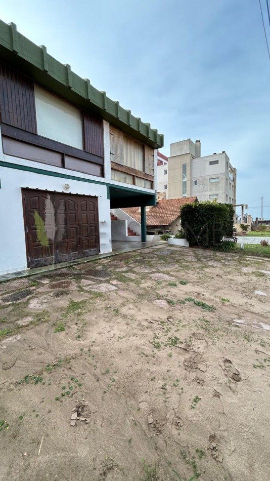 ¡OPORTUNIDAD UNICA FRENTE AL MAR! Departamento de 2 Ambientes + Cochera cerrada - Edif "Maryvent I"