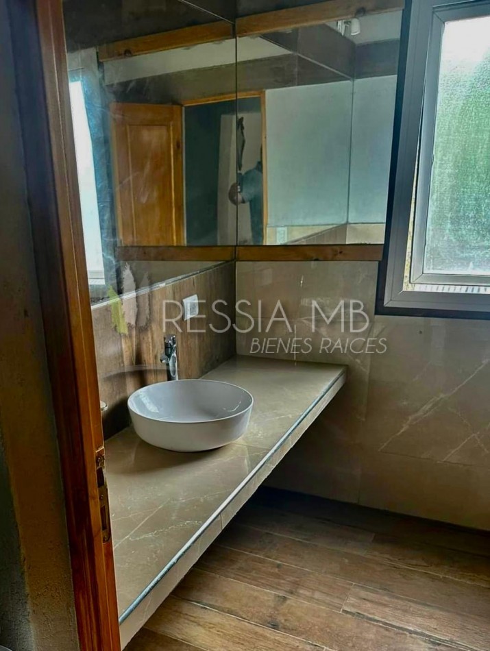 Destacada casa en venta sobre 3 lotes -  Calle 35 entre Viña del Mar y Punta del Indio - Mar Azul