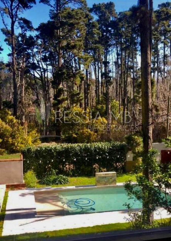 Destacada casa en venta sobre 3 lotes -  Calle 35 entre Viña del Mar y Punta del Indio - Mar Azul