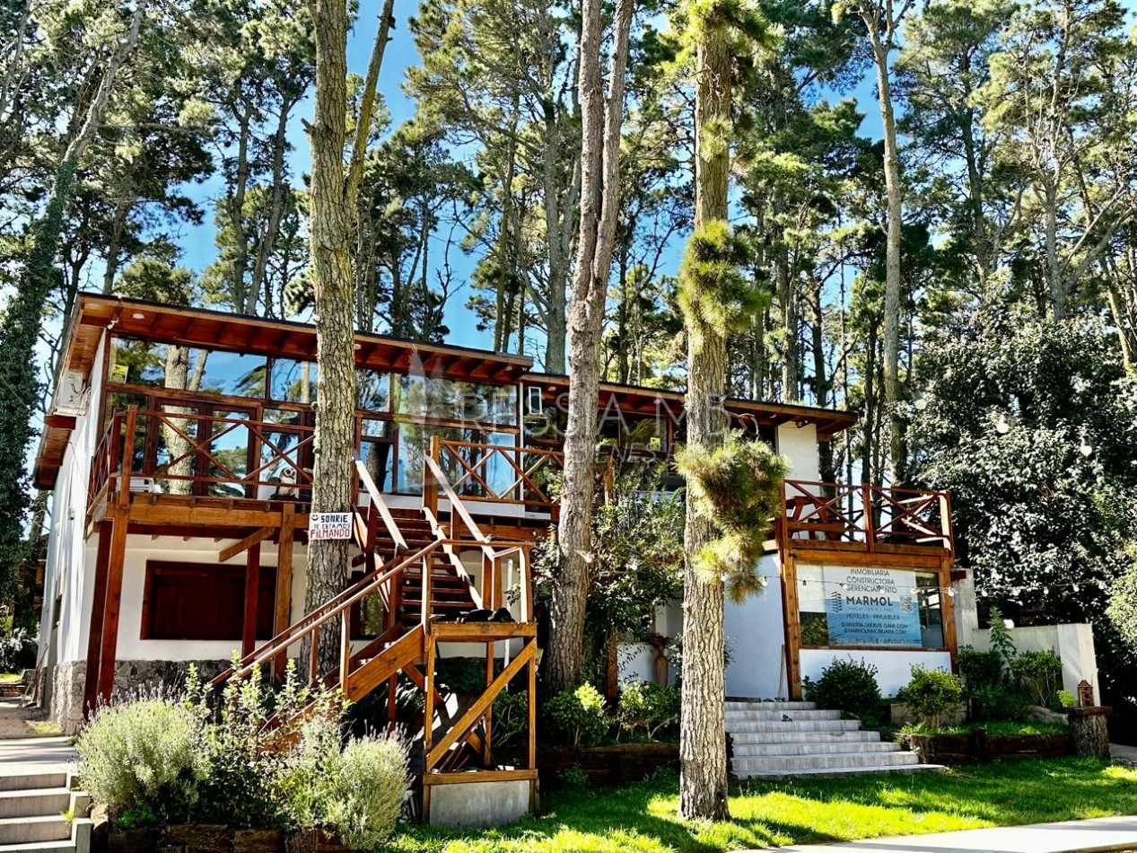 Destacada casa en venta sobre 3 lotes -  Calle 35 entre Viña del Mar y Punta del Indio - Mar Azul
