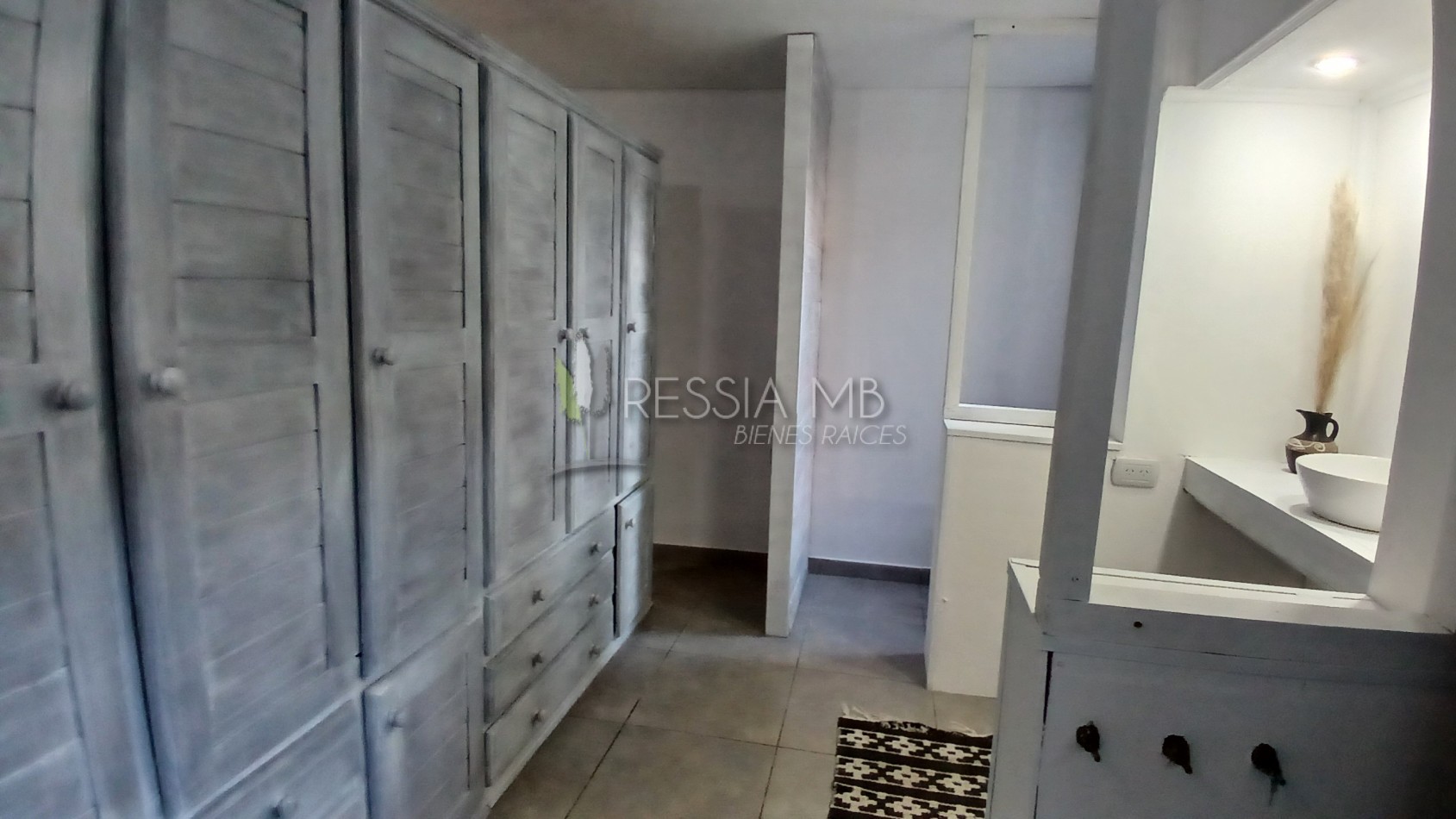 VENTA CASA CON 3 DPTOS EN ZONA GOLF DE VILLA GESELL