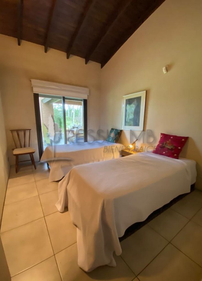 Casa con parque en Mar Azul - Opcion a 3 lotes (1.425 m²)